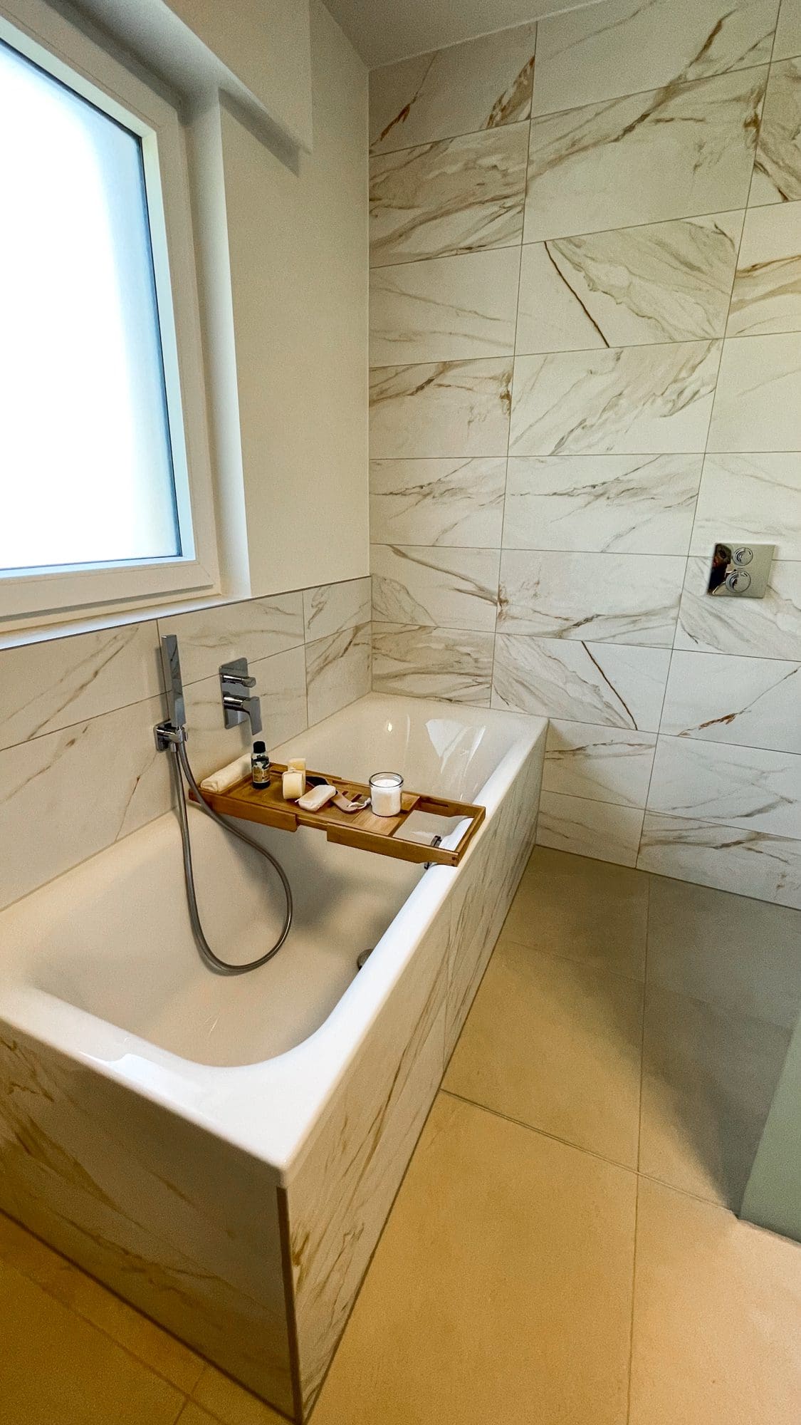 Rénovation salle de bain, avec baignoire, douche à l'italienne et meuble double vasque