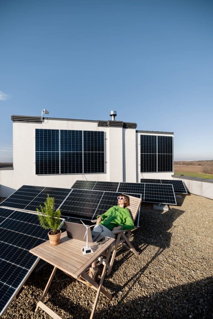 Panneaux solaires sur le terrasse de toit